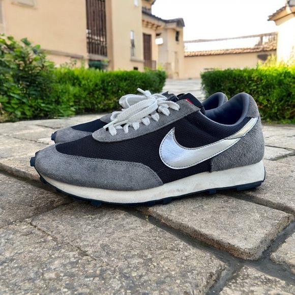 Nike Other - Nike Waffle running shoes Men's Black and Gray Sneakers size 10.5 10 1/2